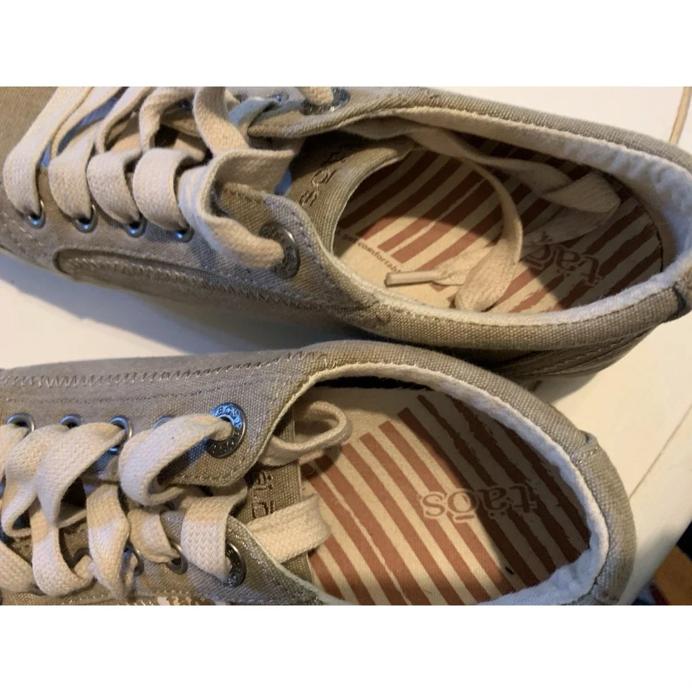 Taos Star Women's 7.5 Canvas Sneakers Lace Up Comfort Shoes Taupe Khaki Casual